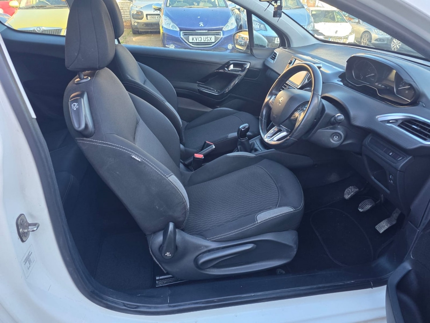 Used Peugeot 208 2016 for sale - 77921294: Photo 12