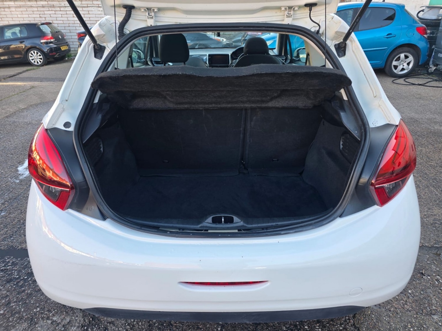 Used Peugeot 208 2016 for sale - 77921294: Photo 9