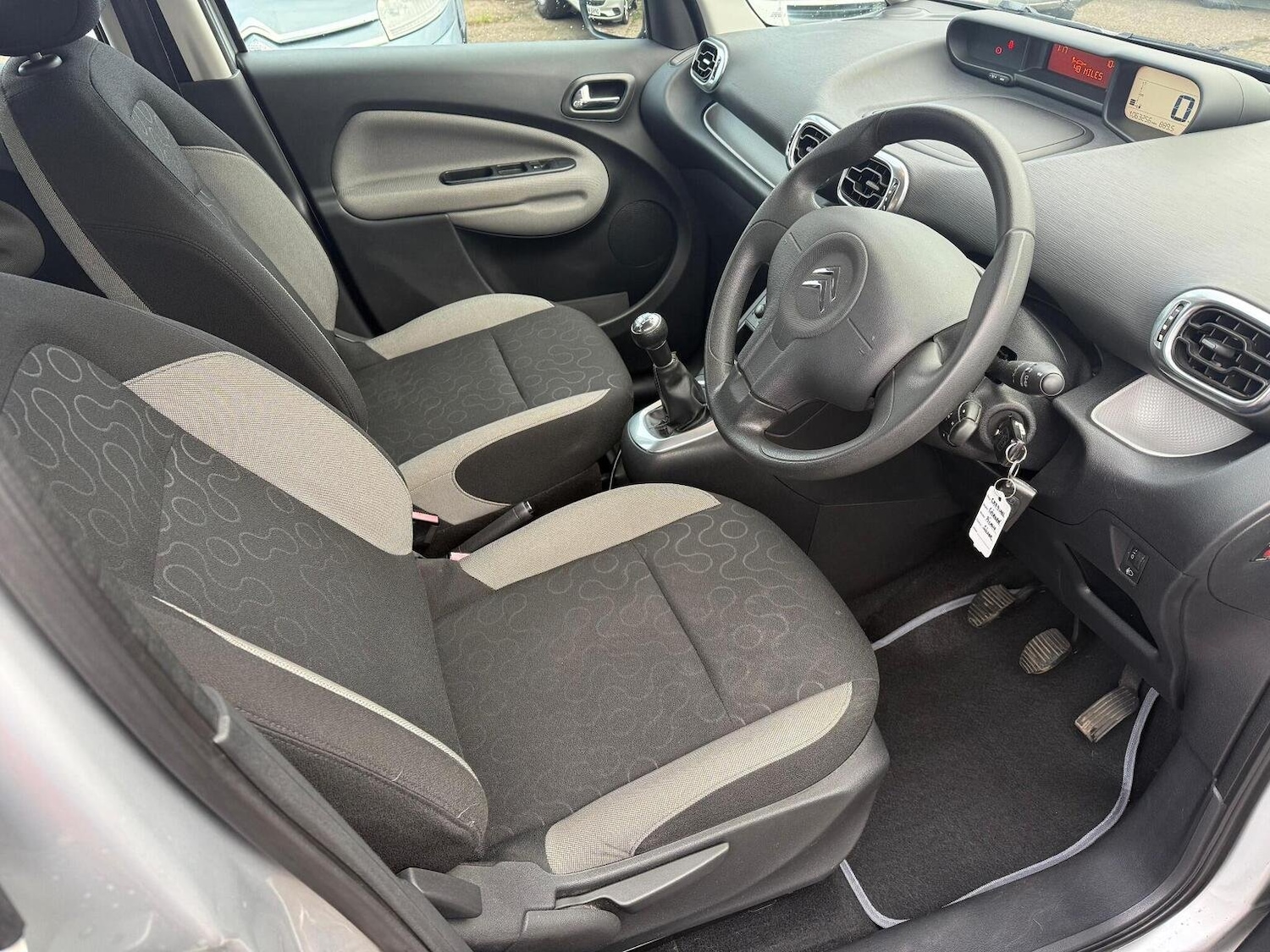 Used Citroen C3 Picasso 2009 for sale - 77464641: Photo 10