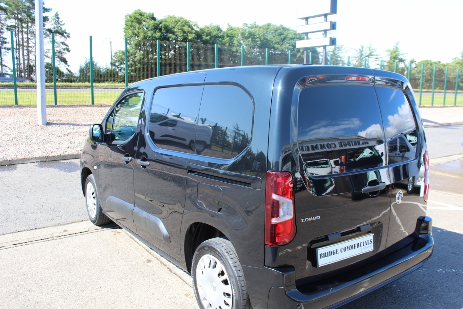 Used Vauxhall Combo 2022 for sale - 76263689: Photo 2