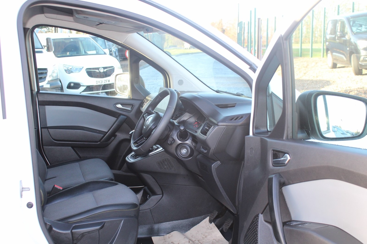 Used Renault Kangoo 2024 for sale - 77003275: Photo 8