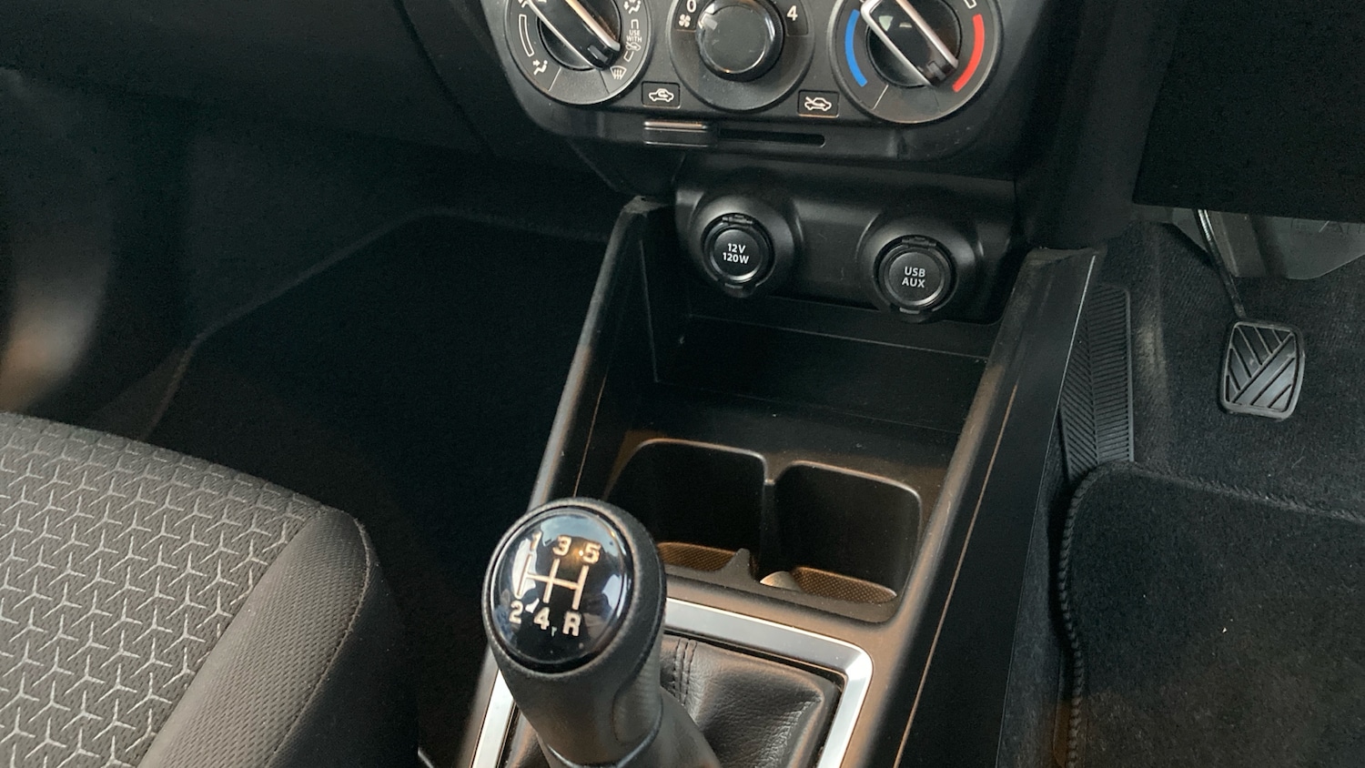 Used Suzuki Swift 2018 for sale - 76649960: Photo 13