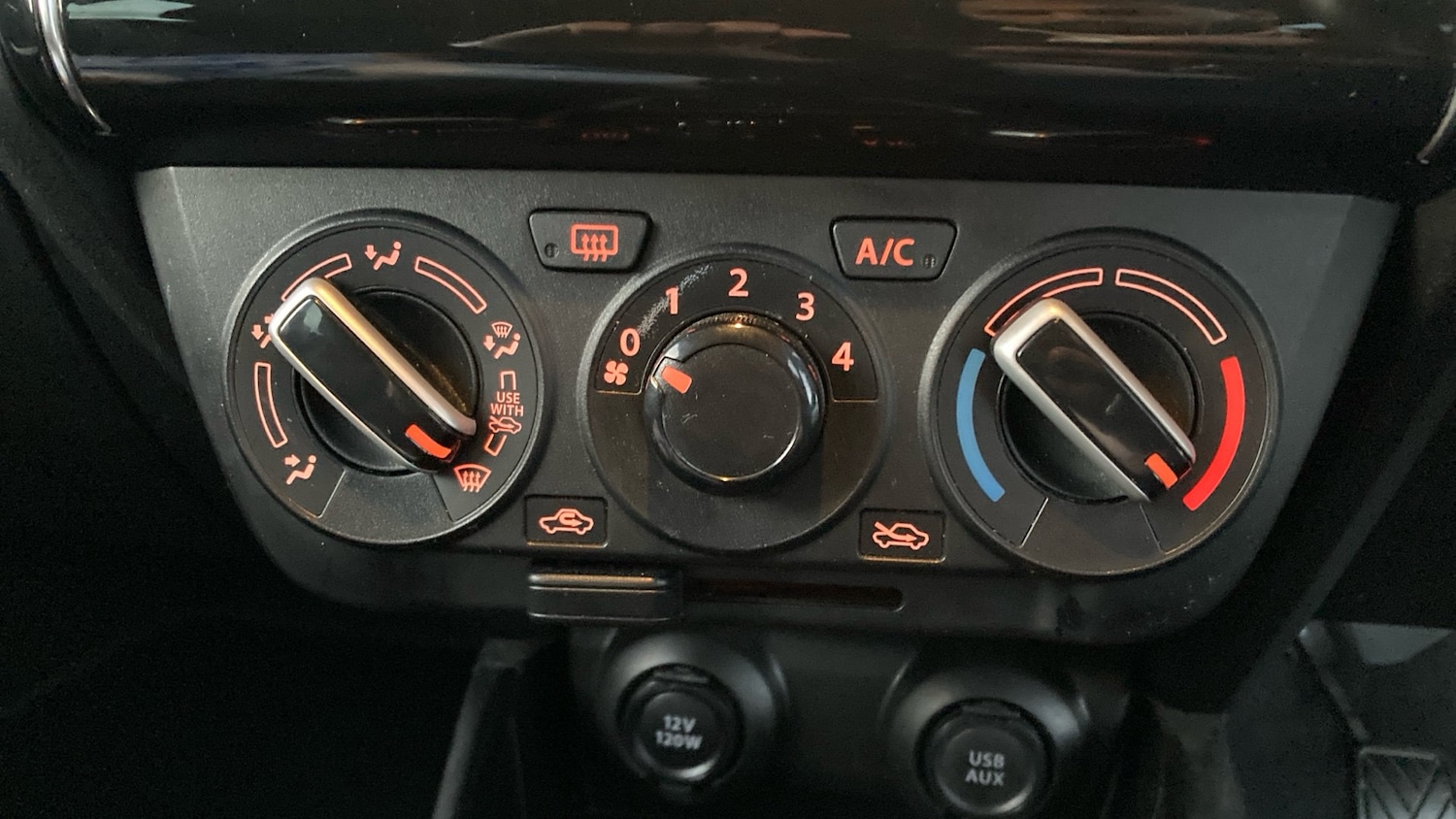 Used Suzuki Swift 2018 for sale - 76649960: Photo 24