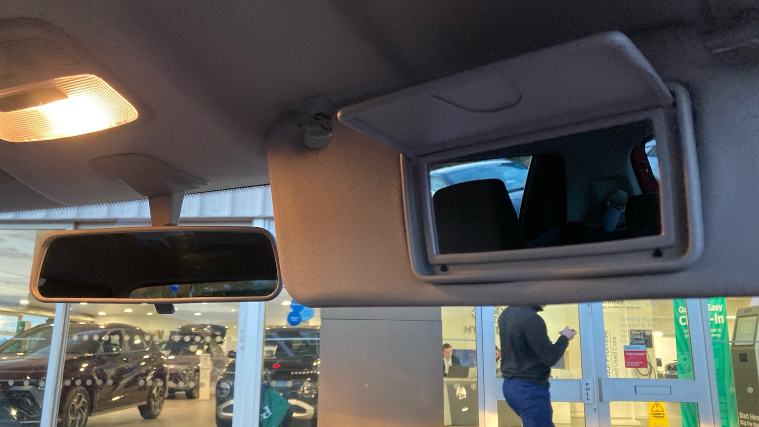 Used Suzuki Swift 2018 for sale - 76649960: Photo 25