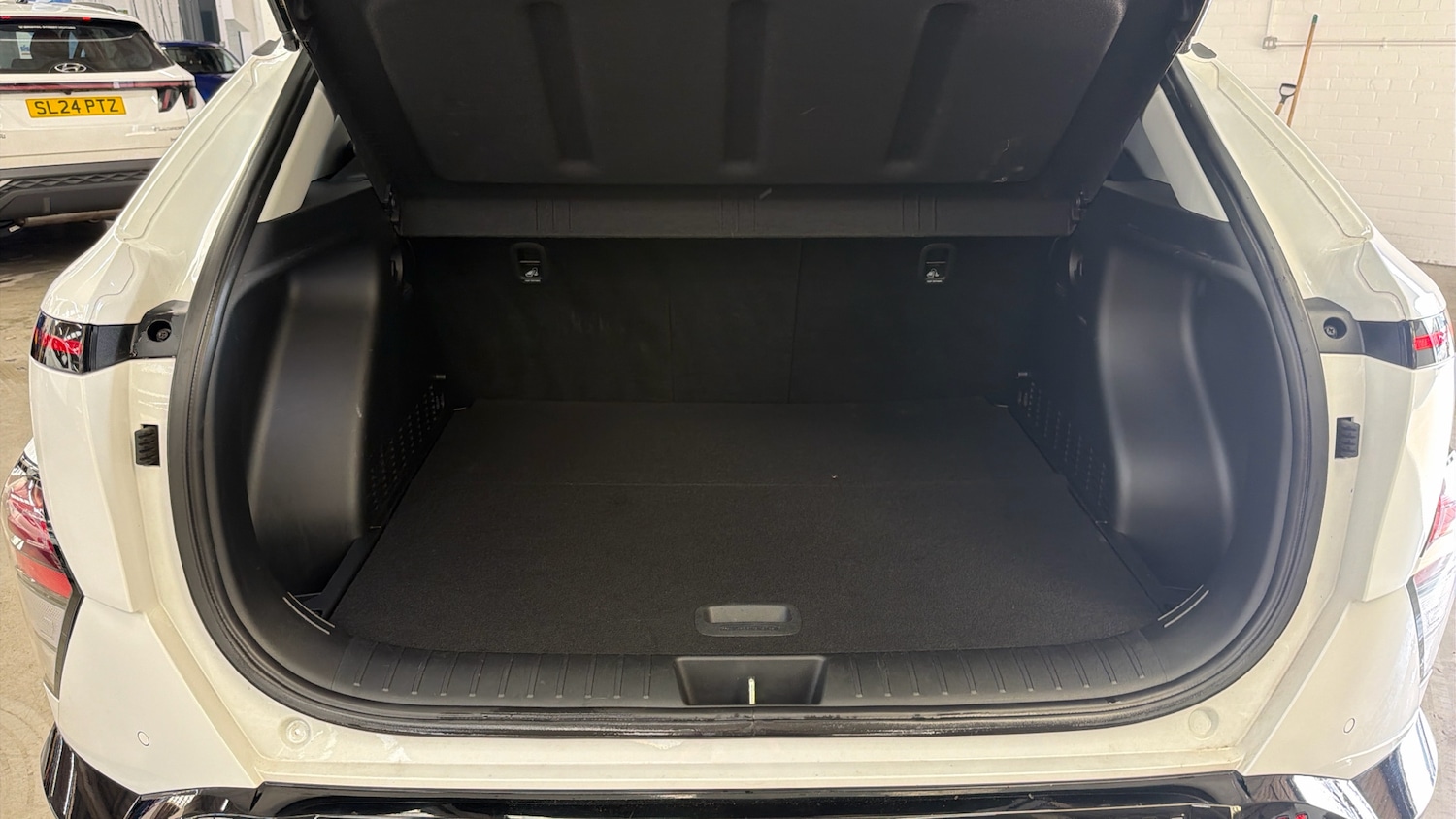 Used Hyundai KONA 2023 for sale - 77975754: Photo 4