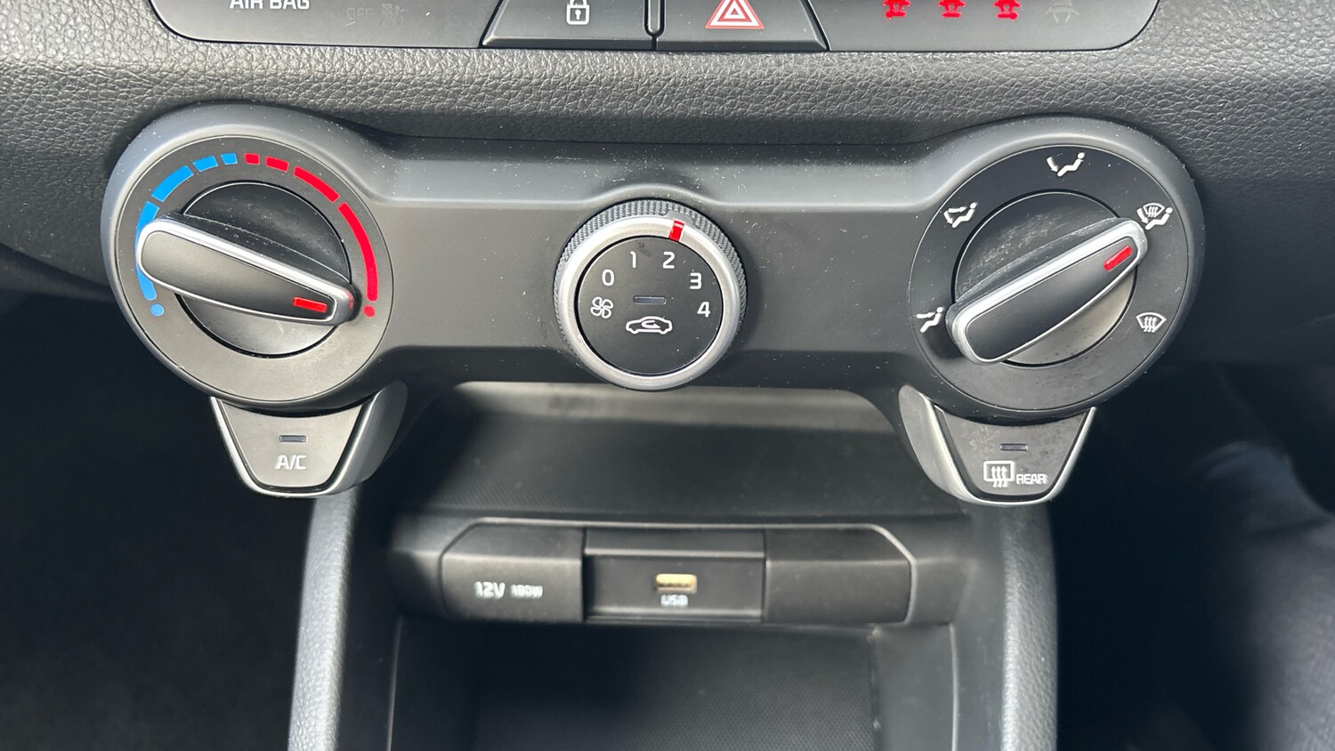 Used Kia Stonic 2023 for sale - 78190929: Photo 24