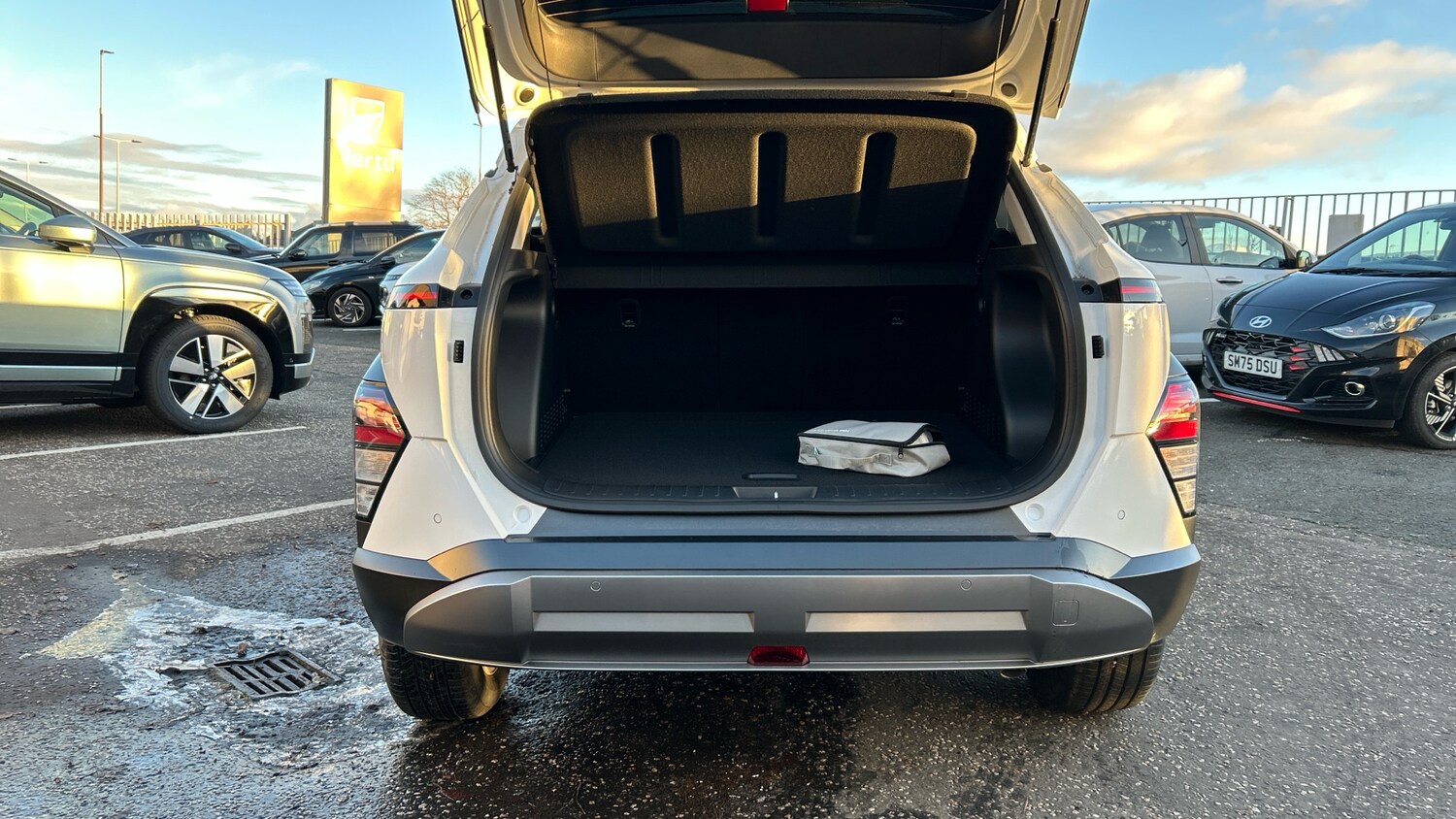 Used Hyundai KONA 2025 for sale - 76504433: Photo 4