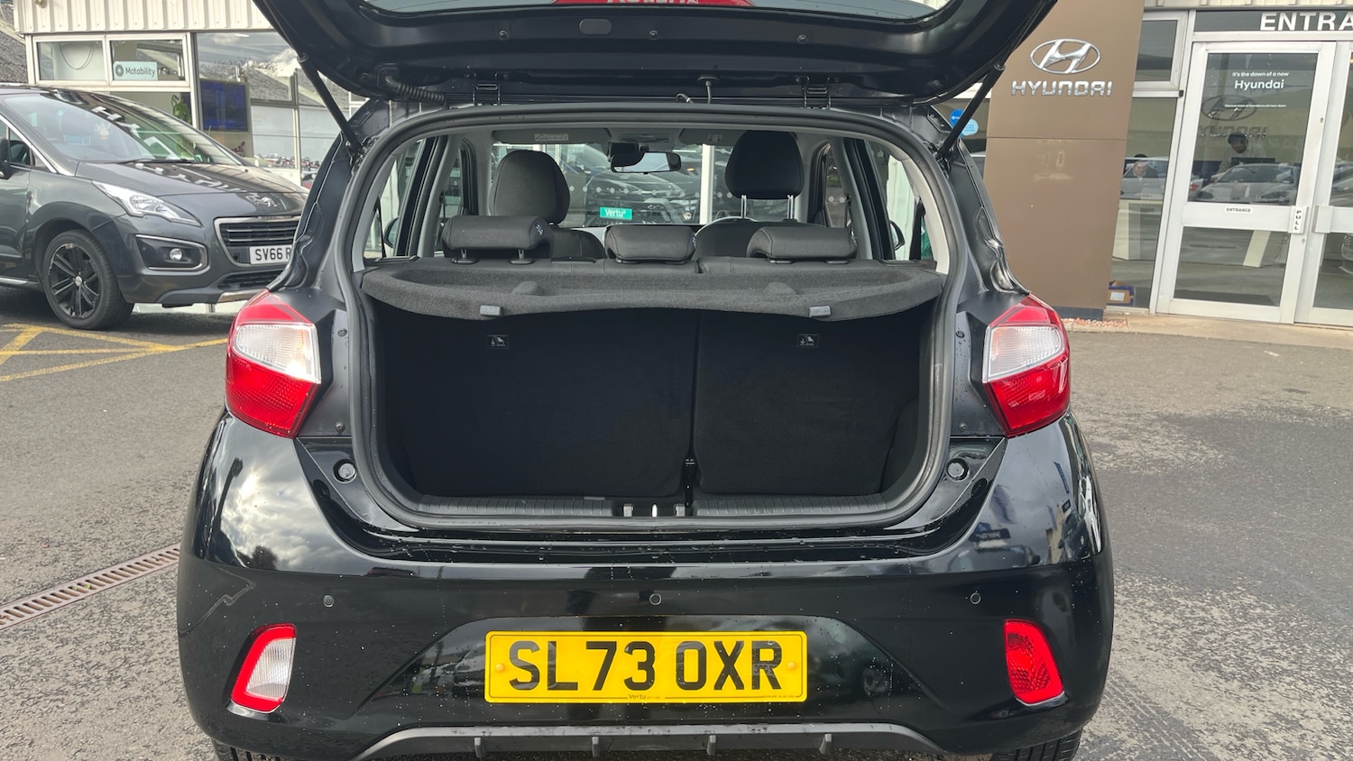 Used Hyundai i10 2023 for sale - 76322485: Photo 4