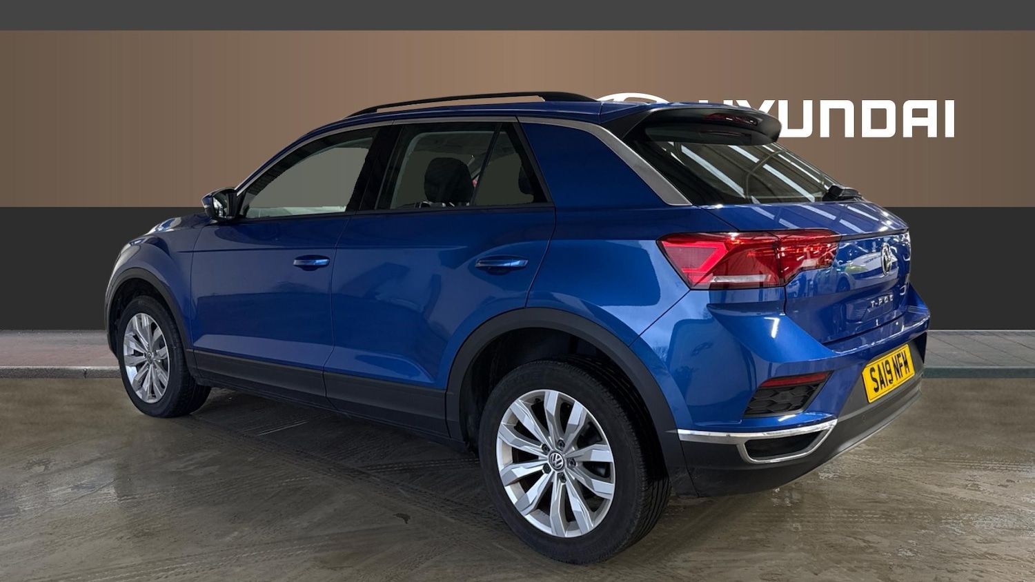 Used Volkswagen T-Roc 2019 for sale - 77342530: Photo 2
