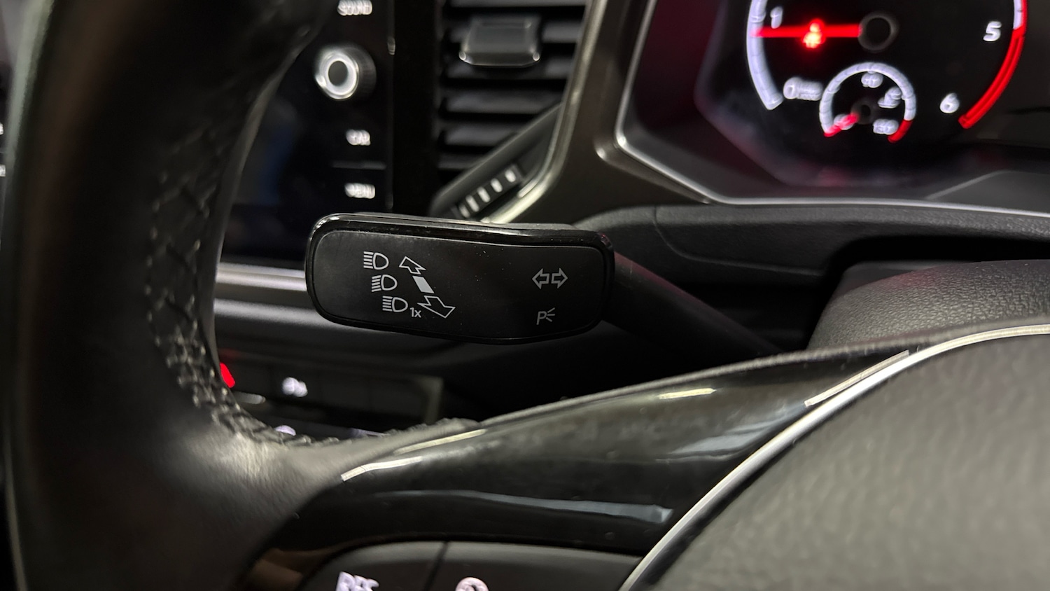 Used Volkswagen T-Roc 2019 for sale - 77342530: Photo 22