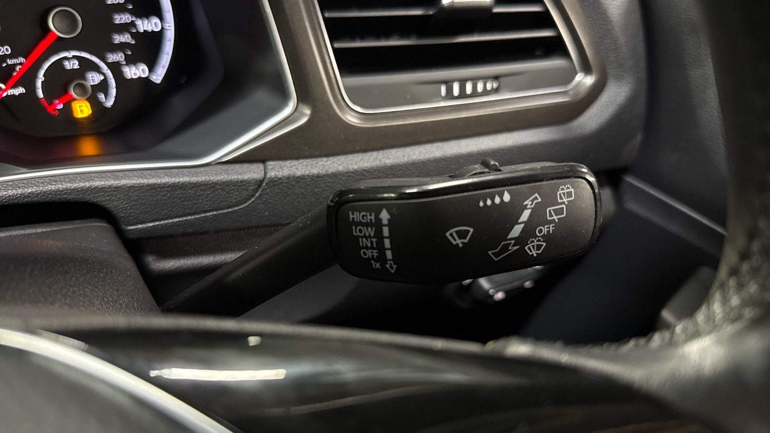 Used Volkswagen T-Roc 2019 for sale - 77342530: Photo 24