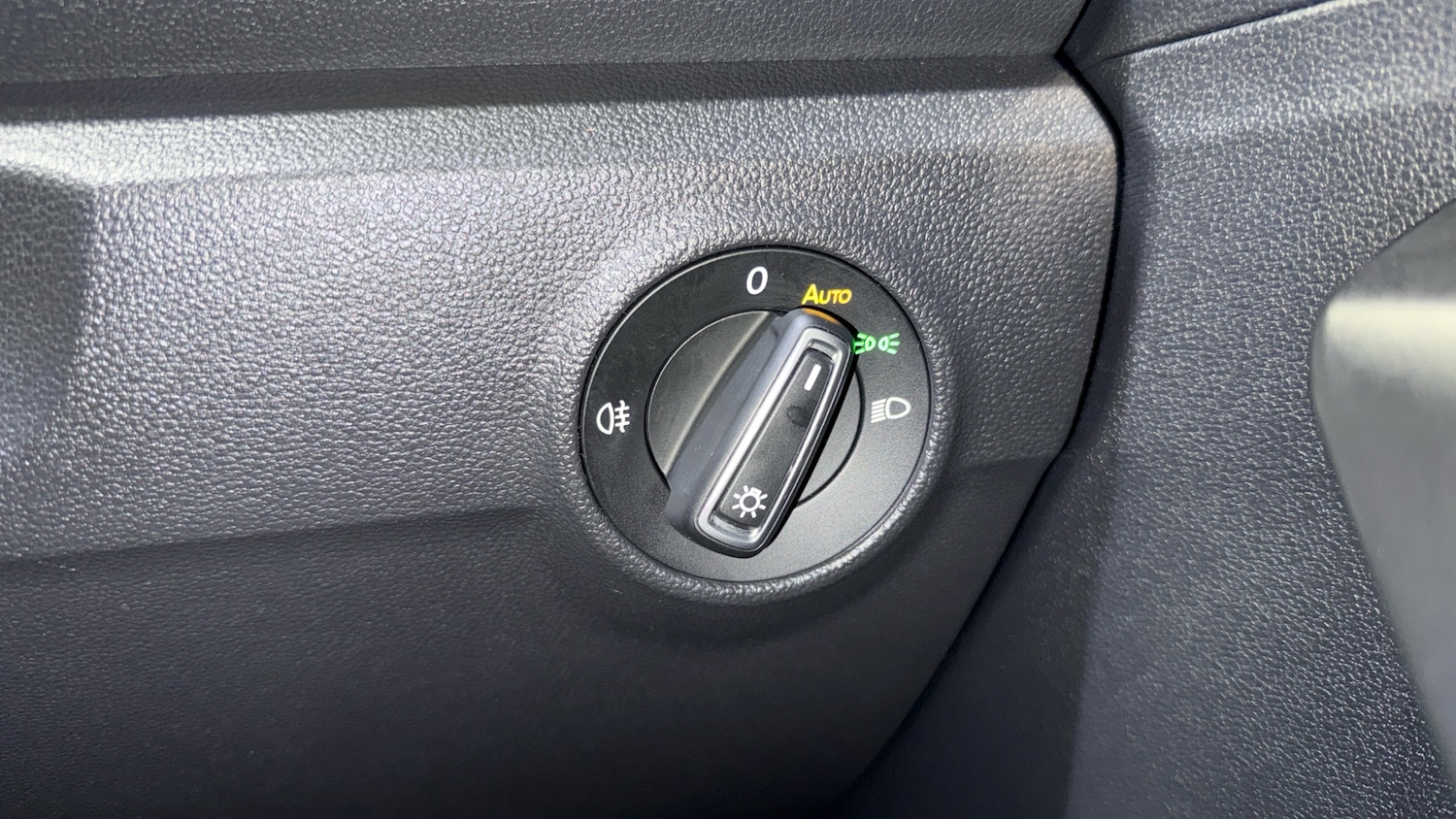 Used Volkswagen T-Roc 2019 for sale - 77342530: Photo 25