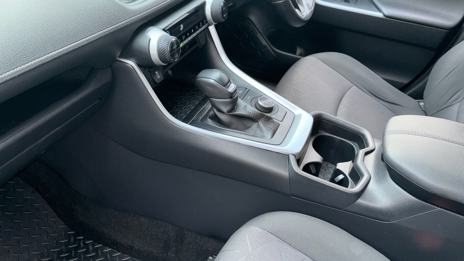 Used Toyota RAV4 2019 for sale - 76352943: Photo 13