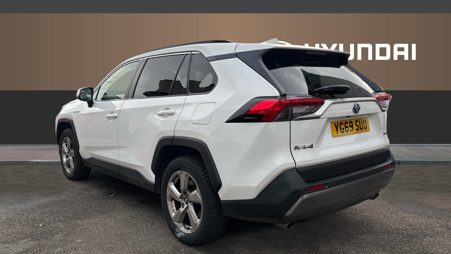 Used Toyota RAV4 2019 for sale - 76352943: Photo 2