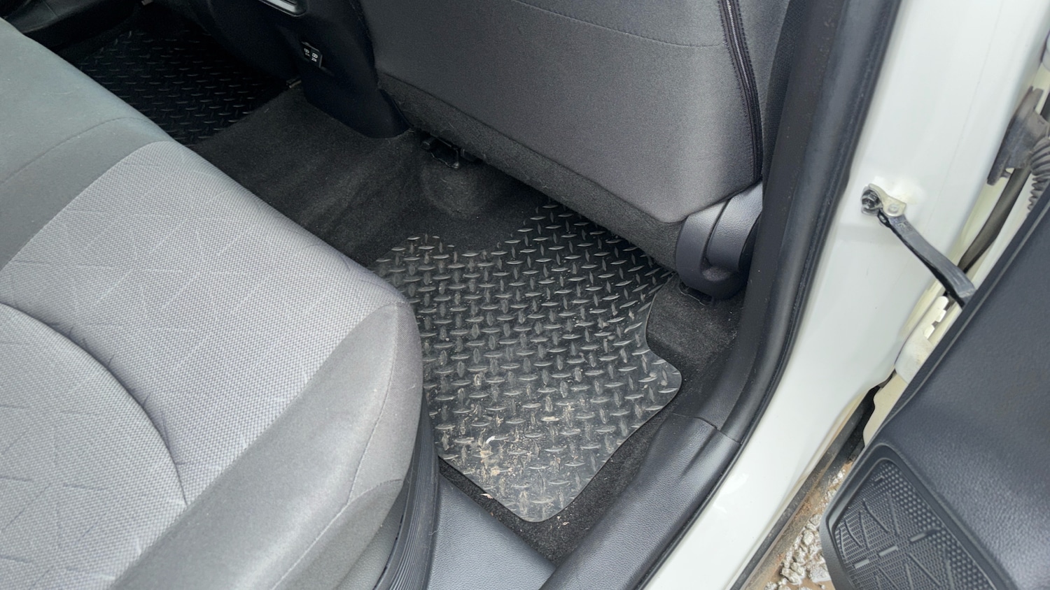 Used Toyota RAV4 2019 for sale - 76352943: Photo 28