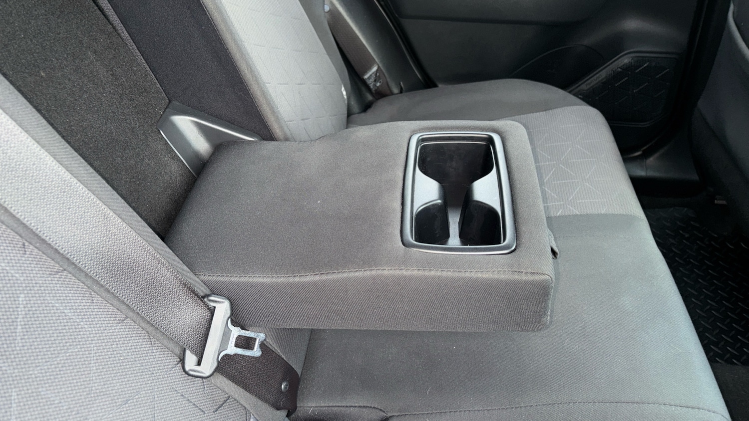 Used Toyota RAV4 2019 for sale - 76352943: Photo 30