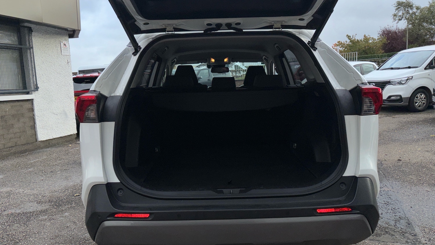 Used Toyota RAV4 2019 for sale - 76352943: Photo 4