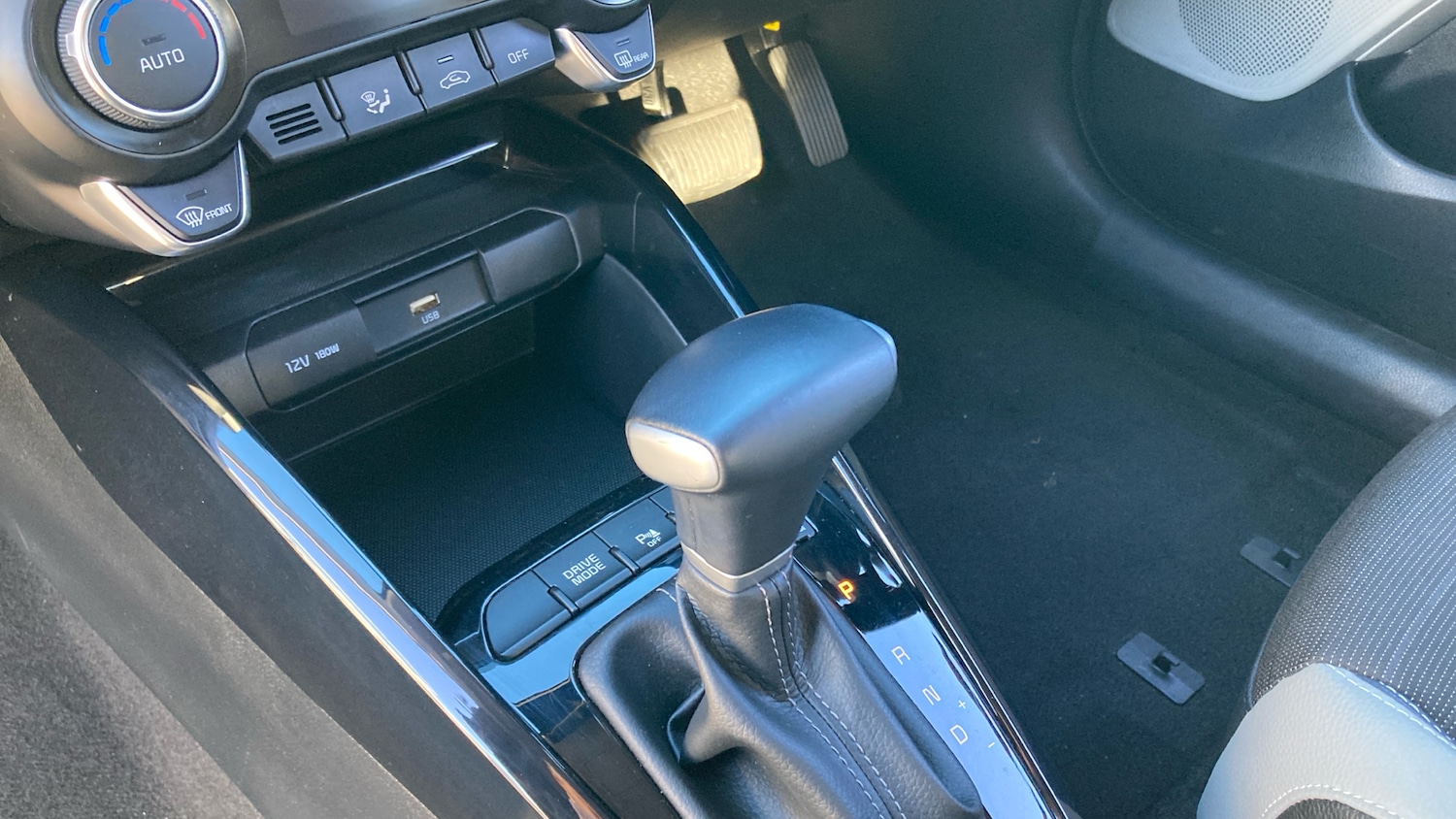 Used Kia Stonic 2022 for sale - 76492112: Photo 13