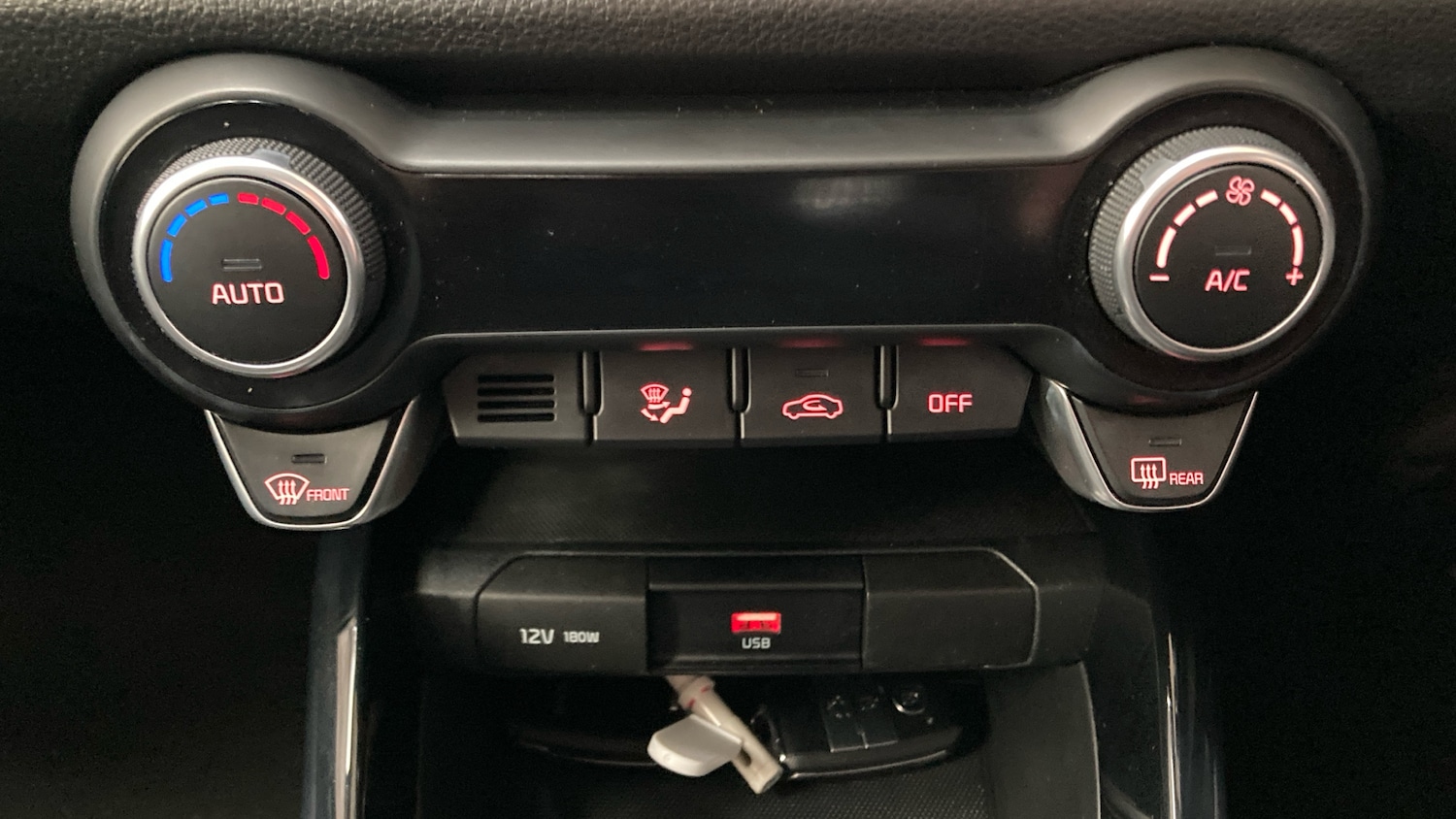 Used Kia Stonic 2022 for sale - 76492112: Photo 32