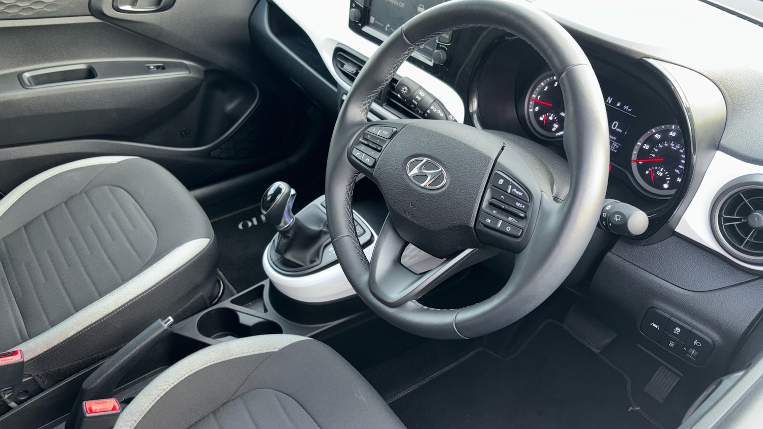 Used Hyundai i10 2023 for sale - 76253077: Photo 11