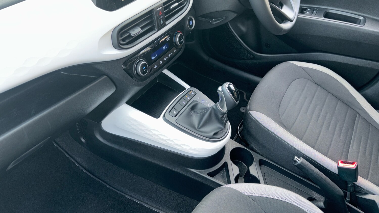 Used Hyundai i10 2023 for sale - 76253077: Photo 13