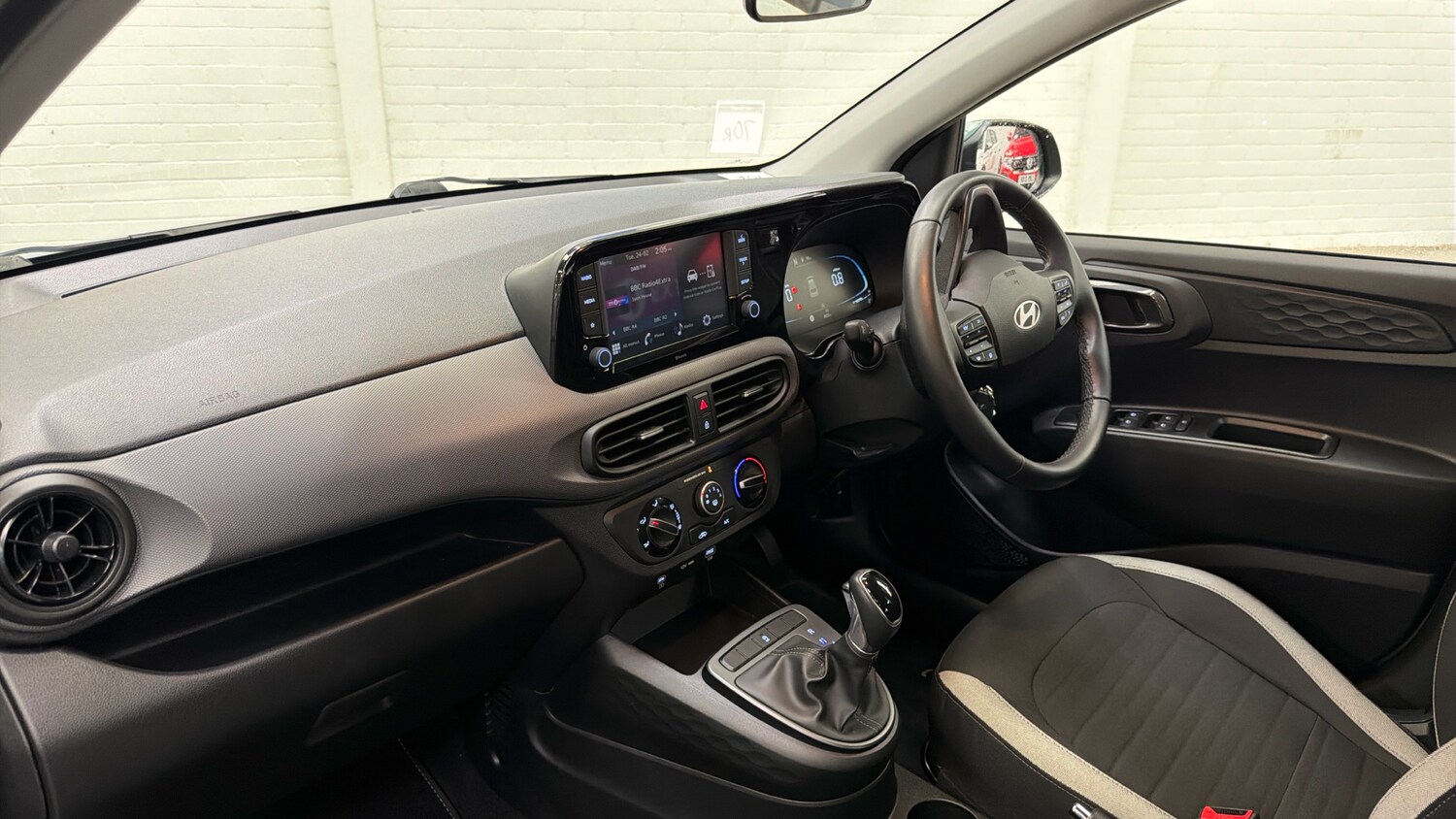 Used Hyundai i10 2023 for sale - 77760491: Photo 9