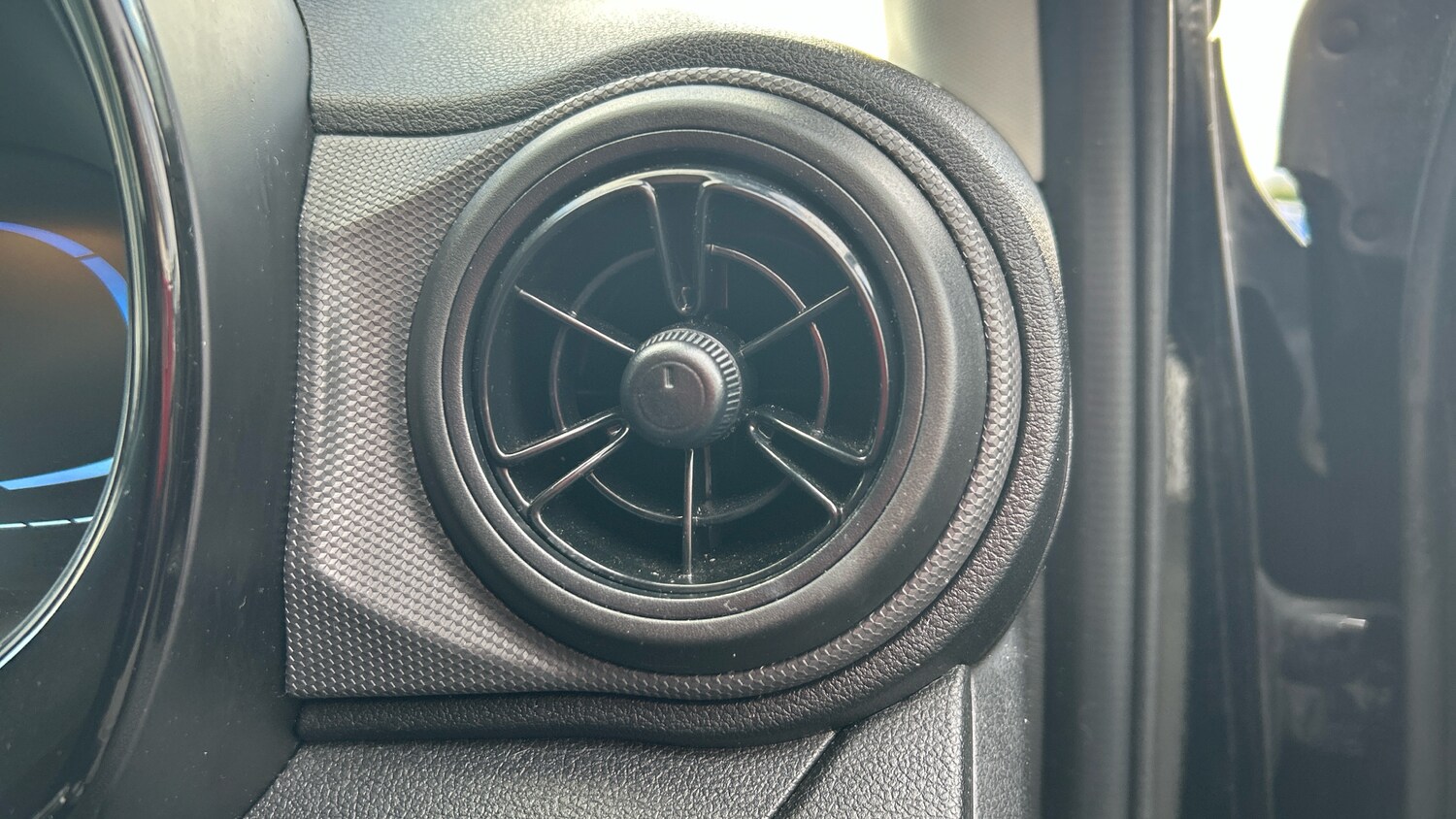 Used Hyundai i10 2023 for sale - 77519715: Photo 32