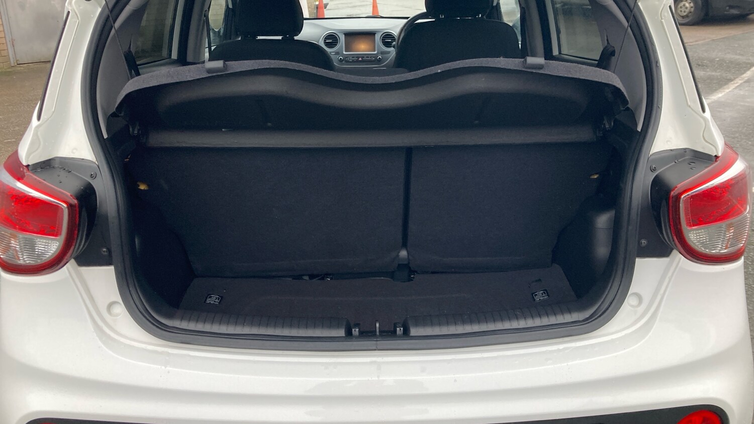 Used Hyundai i10 2019 for sale - 77643636: Photo 4