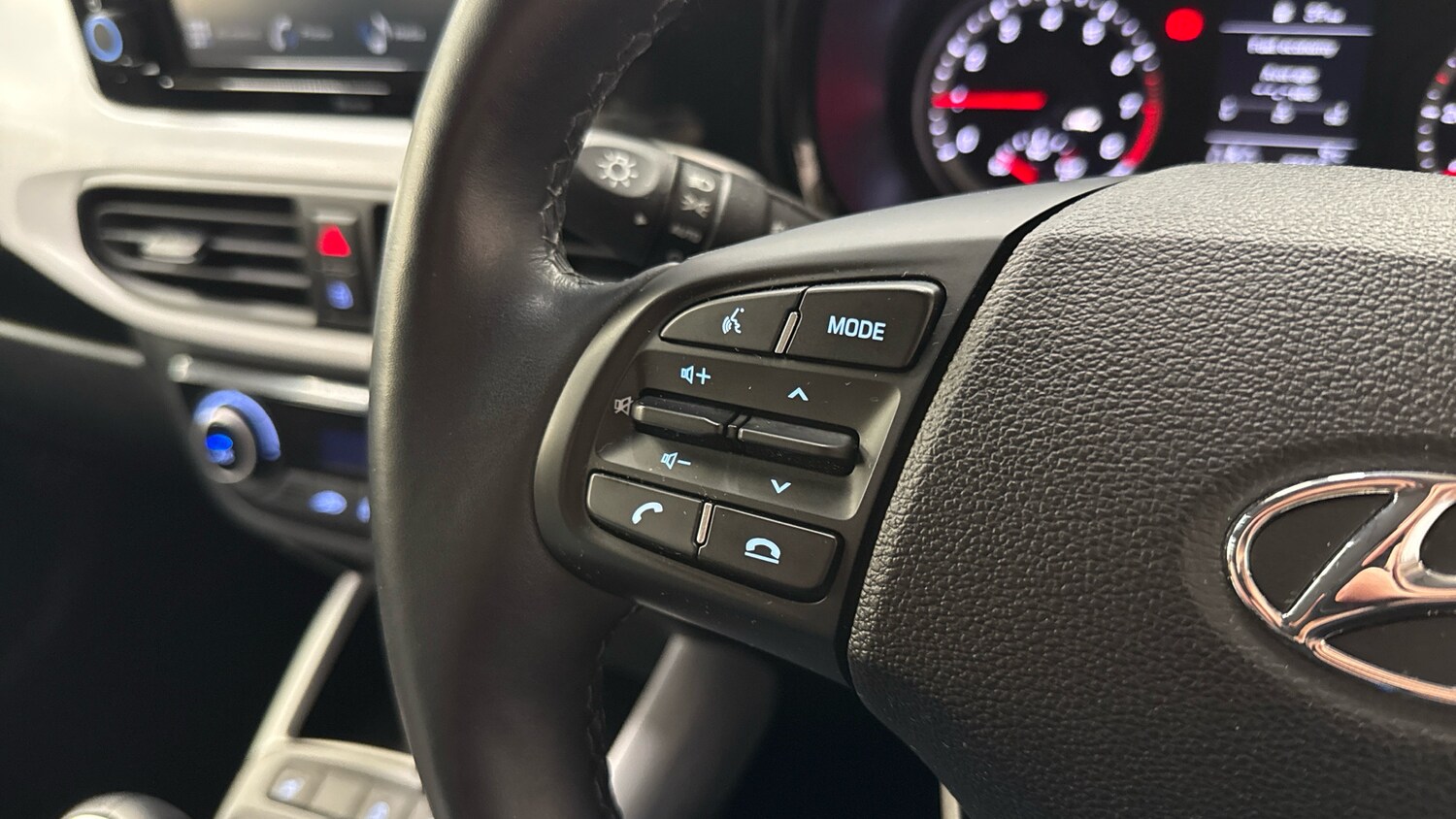 Used Hyundai i10 2023 for sale - 77962180: Photo 21