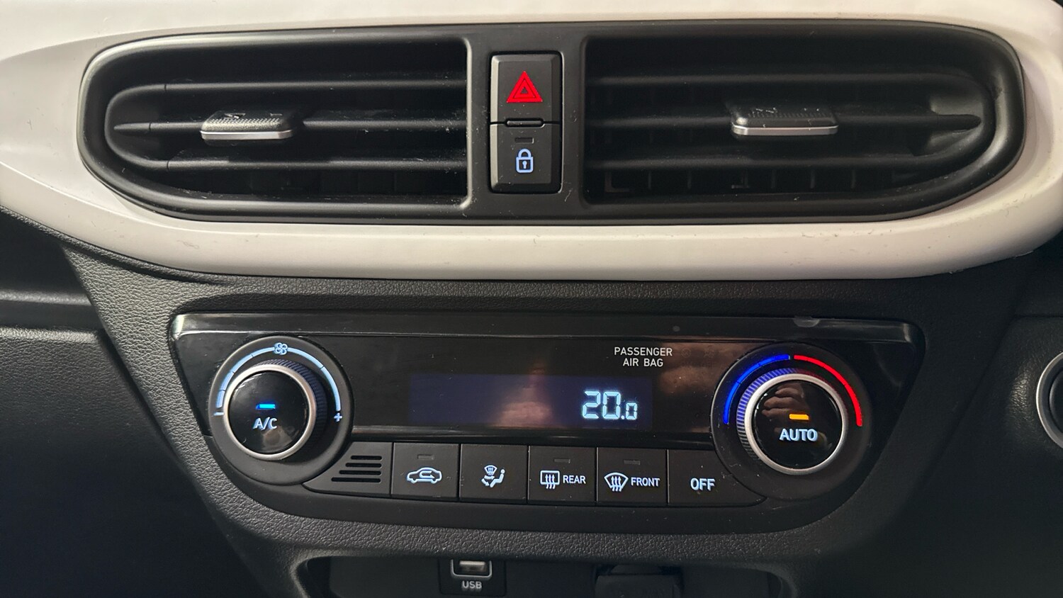 Used Hyundai i10 2023 for sale - 77962180: Photo 27