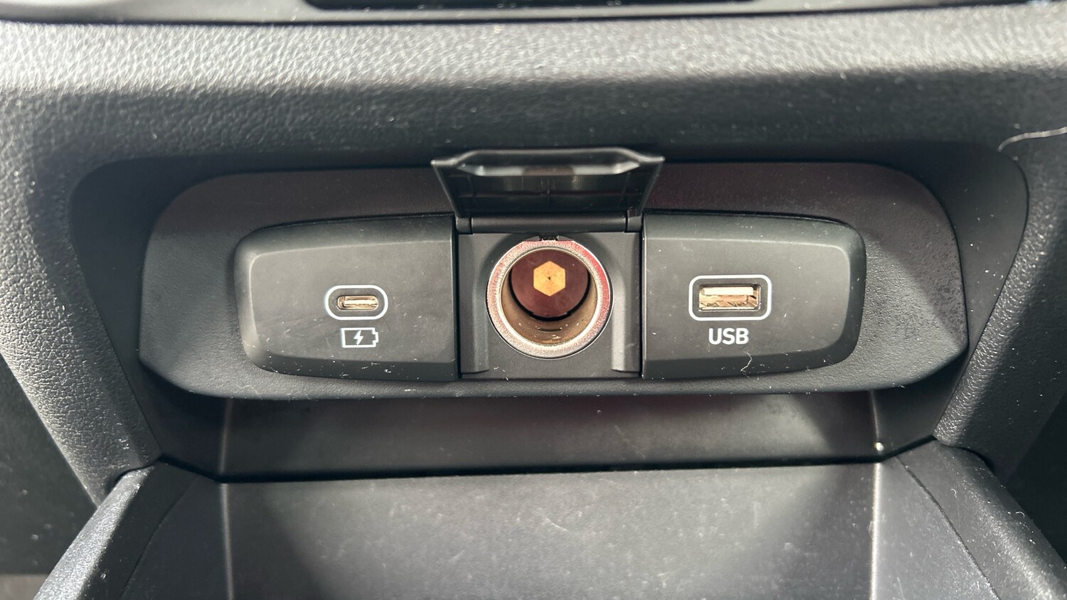 Used Hyundai i10 2024 for sale - 77871933: Photo 42