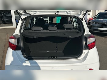 Used Hyundai i10 2024 for sale - 77871933: Photo