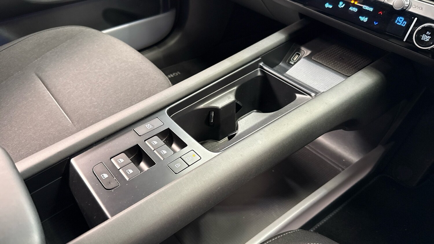 2023 Hyundai IONIQ 6 239kW Premium 77kWh 4dr AWD Auto Electric Saloon Saloon Ele - Picture 13 of 20