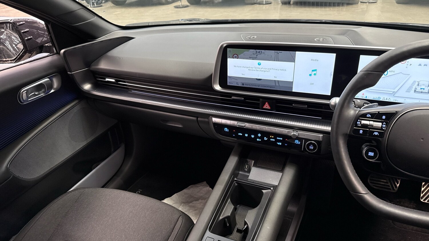 2023 Hyundai IONIQ 6 239kW Premium 77kWh 4dr AWD Auto Electric Saloon Saloon Ele - Picture 14 of 20