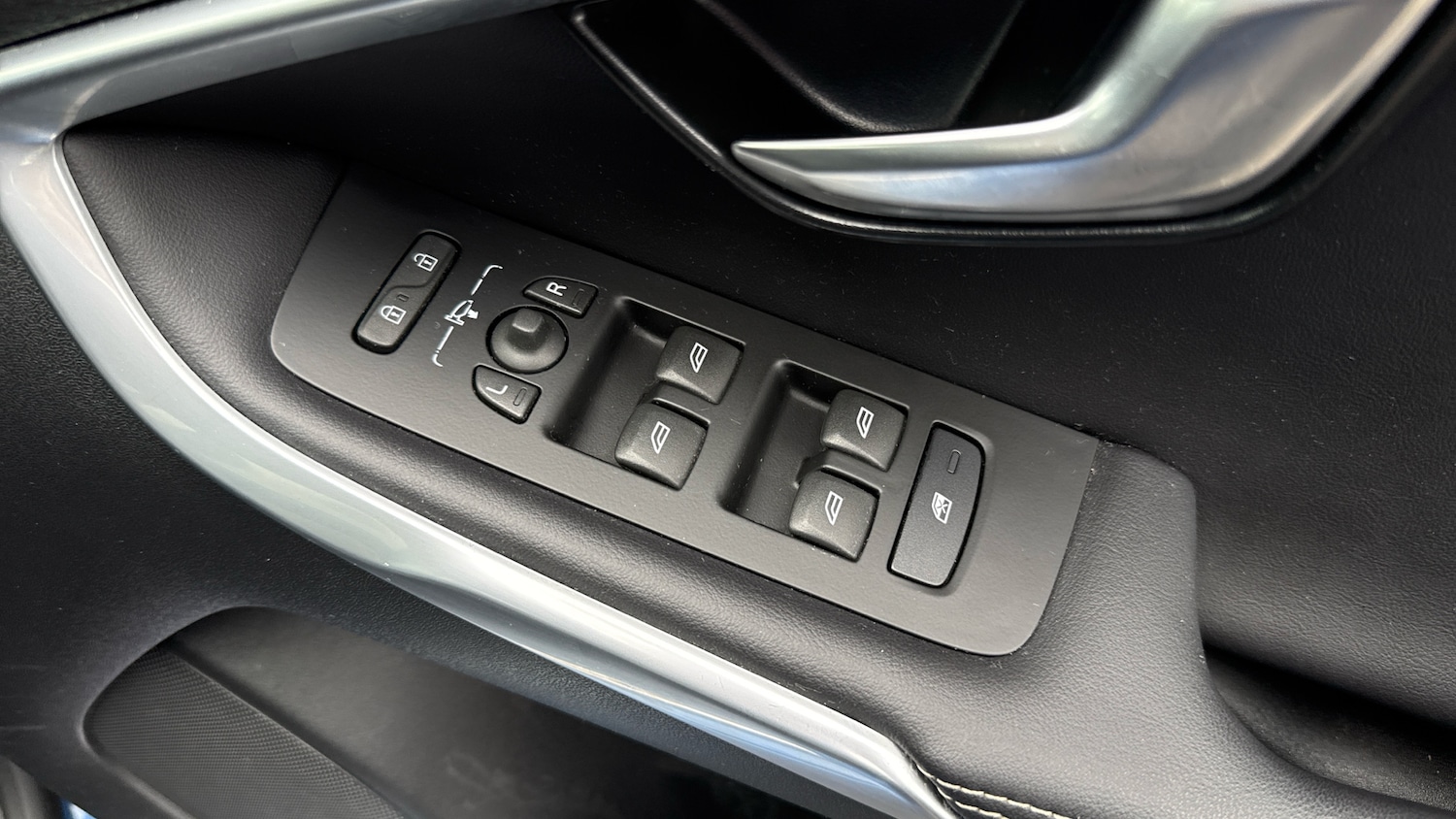 Used Volvo V40 2019 for sale - 76354927: Photo 21