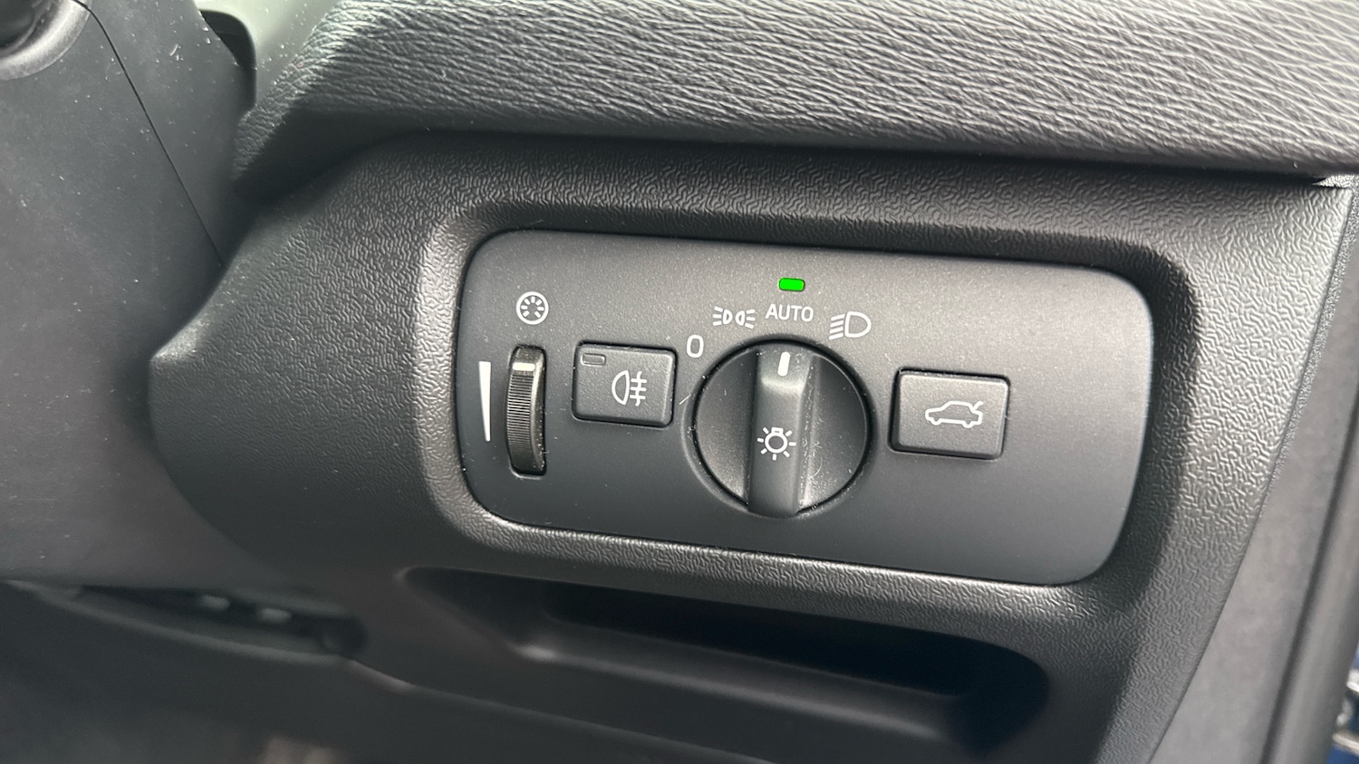 Used Volvo V40 2019 for sale - 76354927: Photo 23