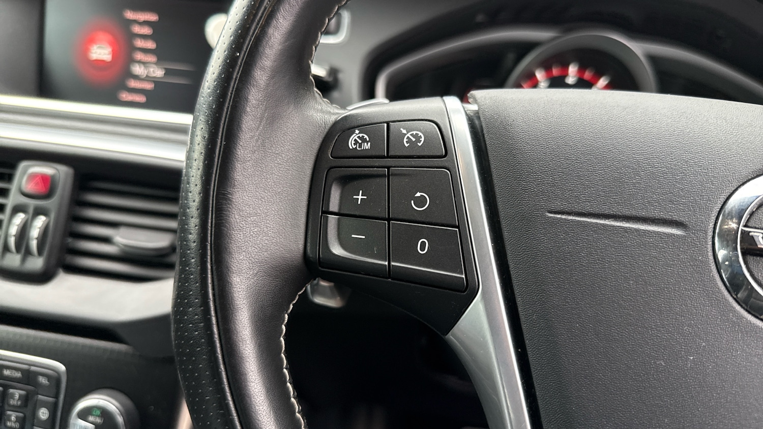 Used Volvo V40 2019 for sale - 76354927: Photo 25