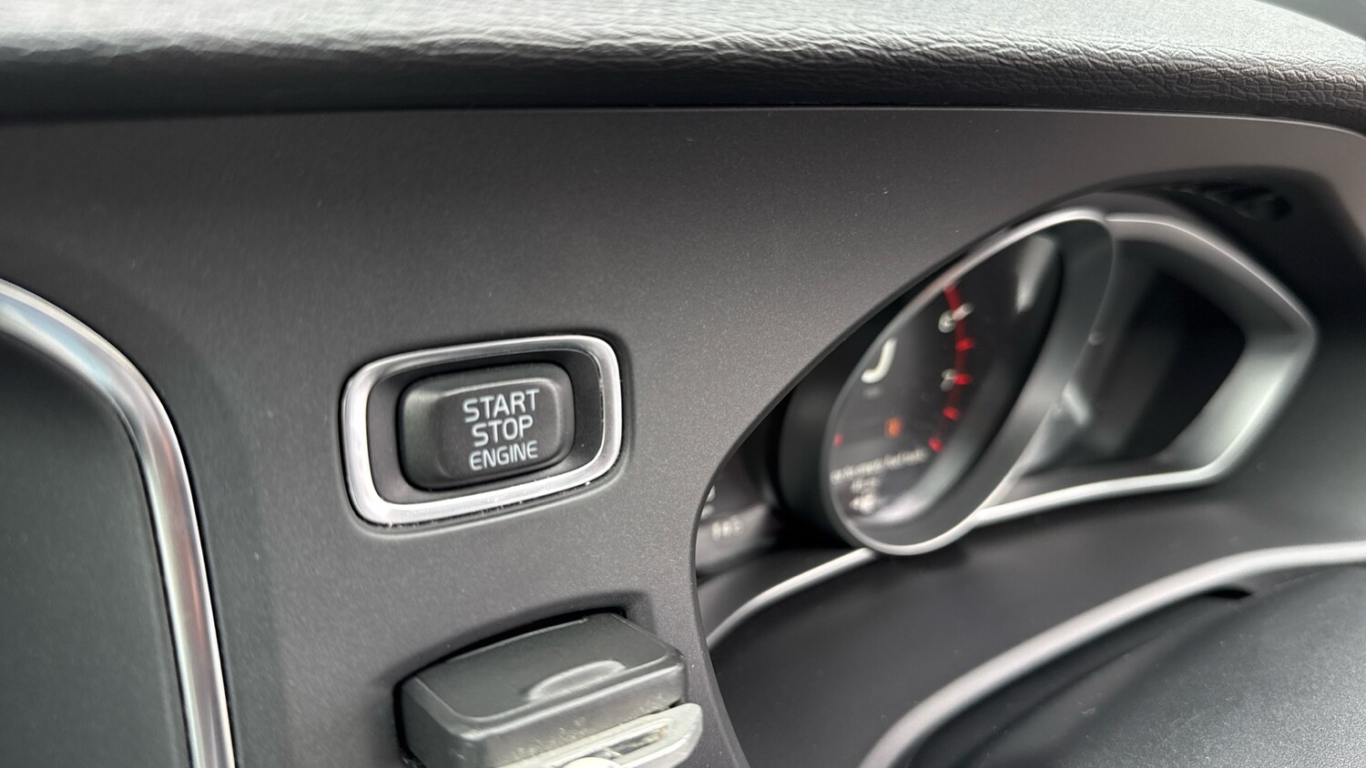 Used Volvo V40 2019 for sale - 76354927: Photo 30