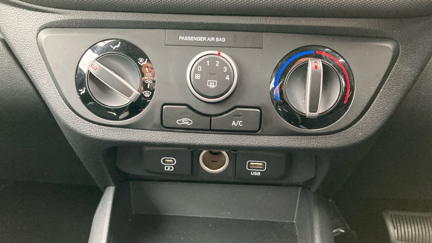 Used Hyundai i10 2024 for sale - 76198058: Photo 29
