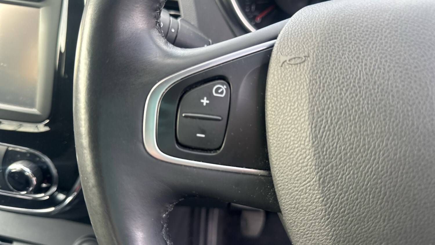 Used Renault Captur 2017 for sale - 76220702: Photo 41
