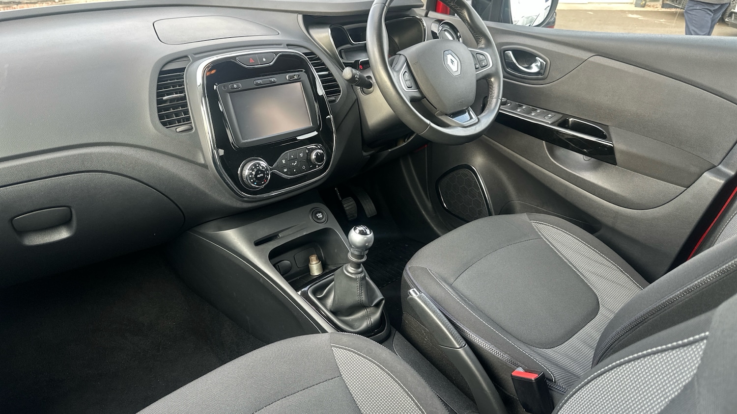 Used Renault Captur 2017 for sale - 76220702: Photo 9
