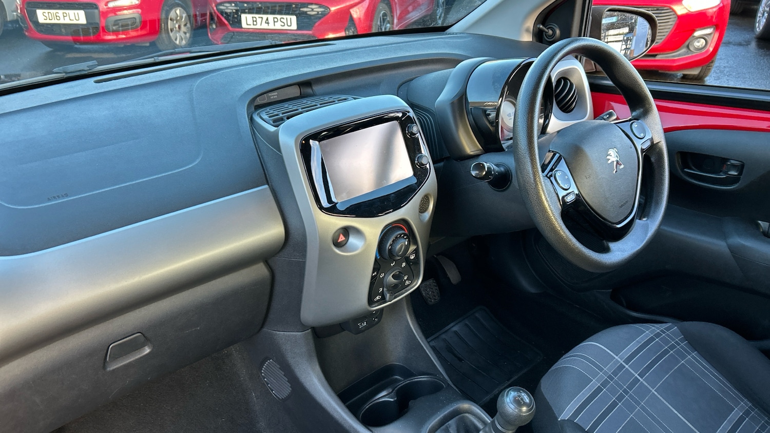 Used Peugeot 108 2017 for sale - 76835295: Photo 9