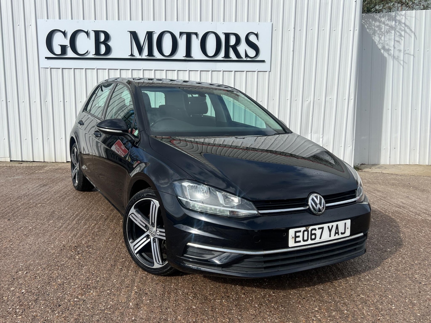 Used Volkswagen Golf 2017 for sale - 77882944: Photo 1