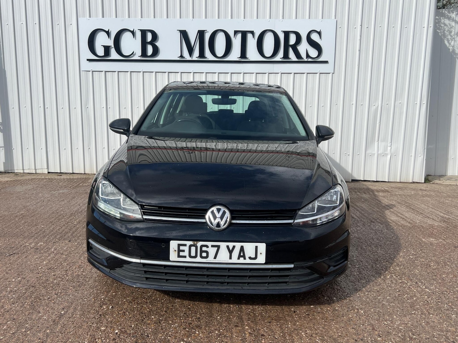 Used Volkswagen Golf 2017 for sale - 77882944: Photo 2