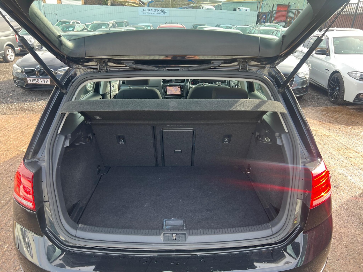 Used Volkswagen Golf 2017 for sale - 77882944: Photo 24