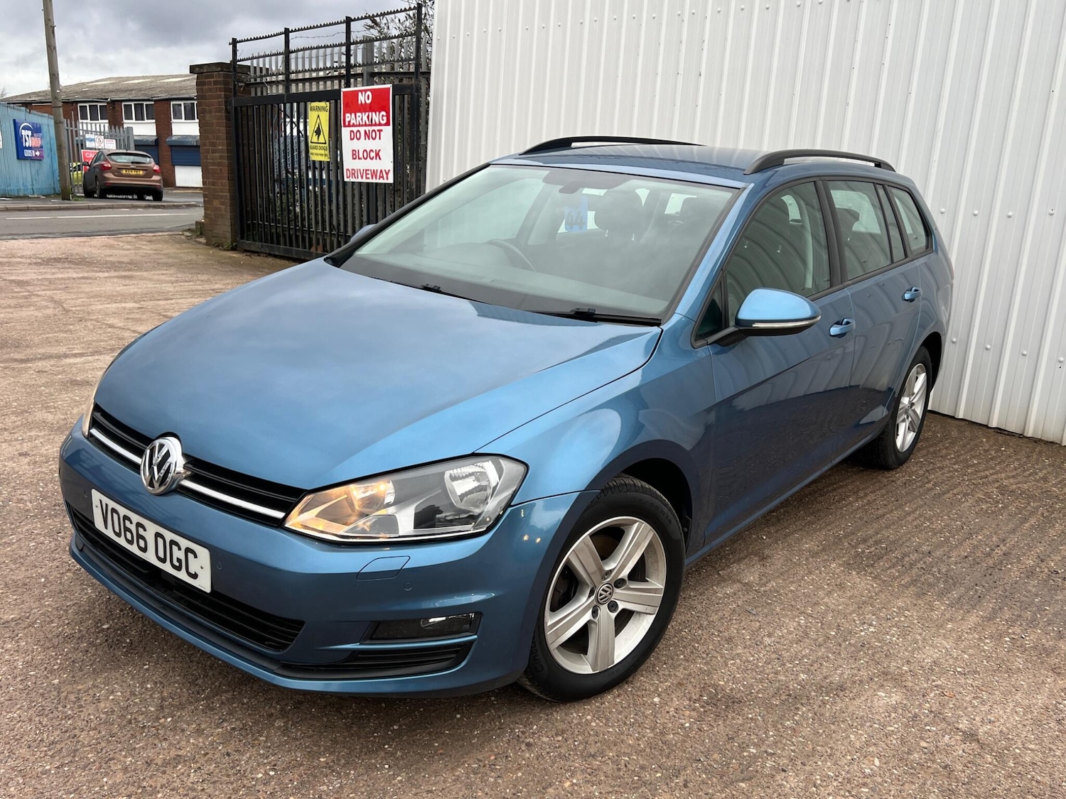 Used Volkswagen Golf for sale - 77696778: Photo 2