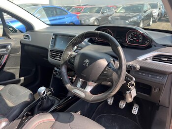Used Peugeot 2008 2017 for sale - 78704662: Photo