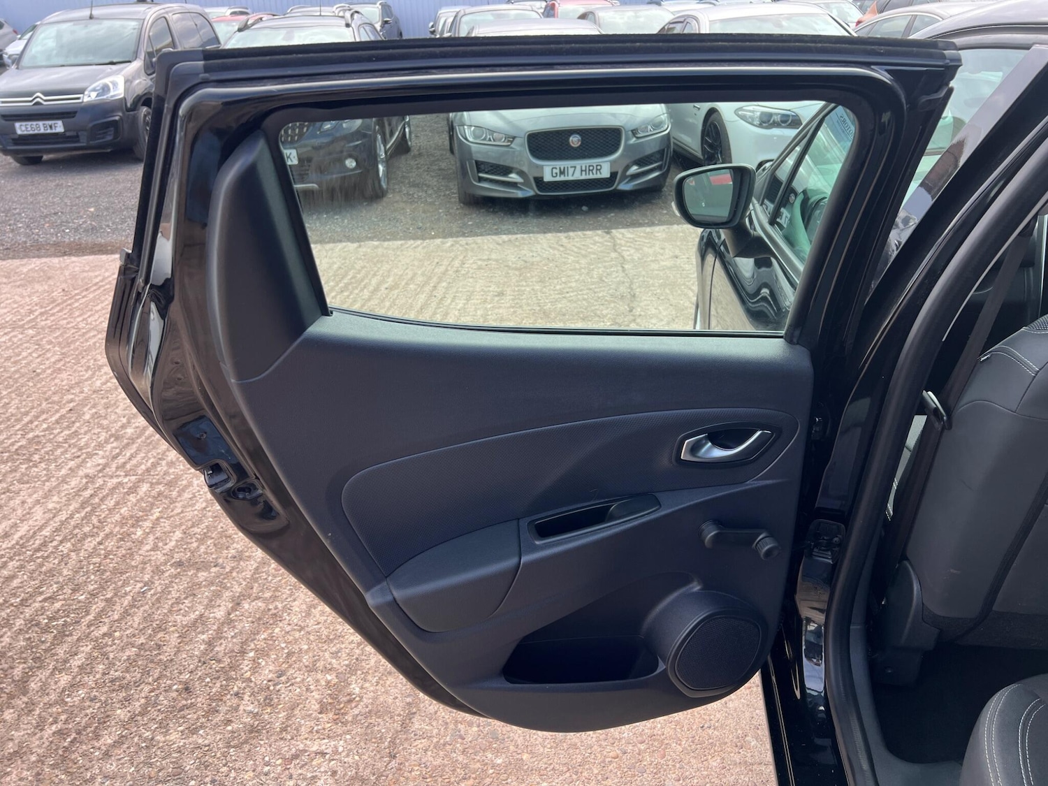 Used Renault Clio 2018 for sale - 78100128: Photo 23