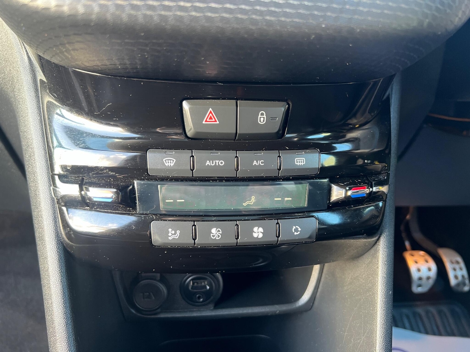 Used Peugeot 2008 2017 for sale - 77709477: Photo 33