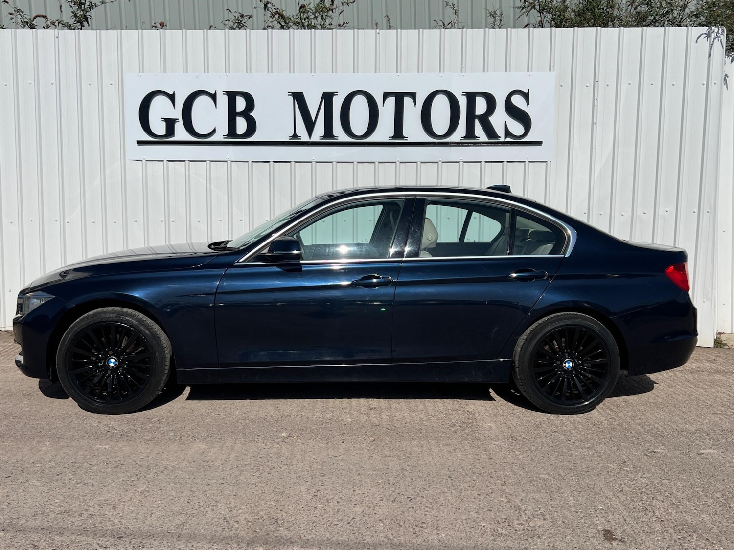 Used BMW 3 Series 2015 for sale - 77940176: Photo 2